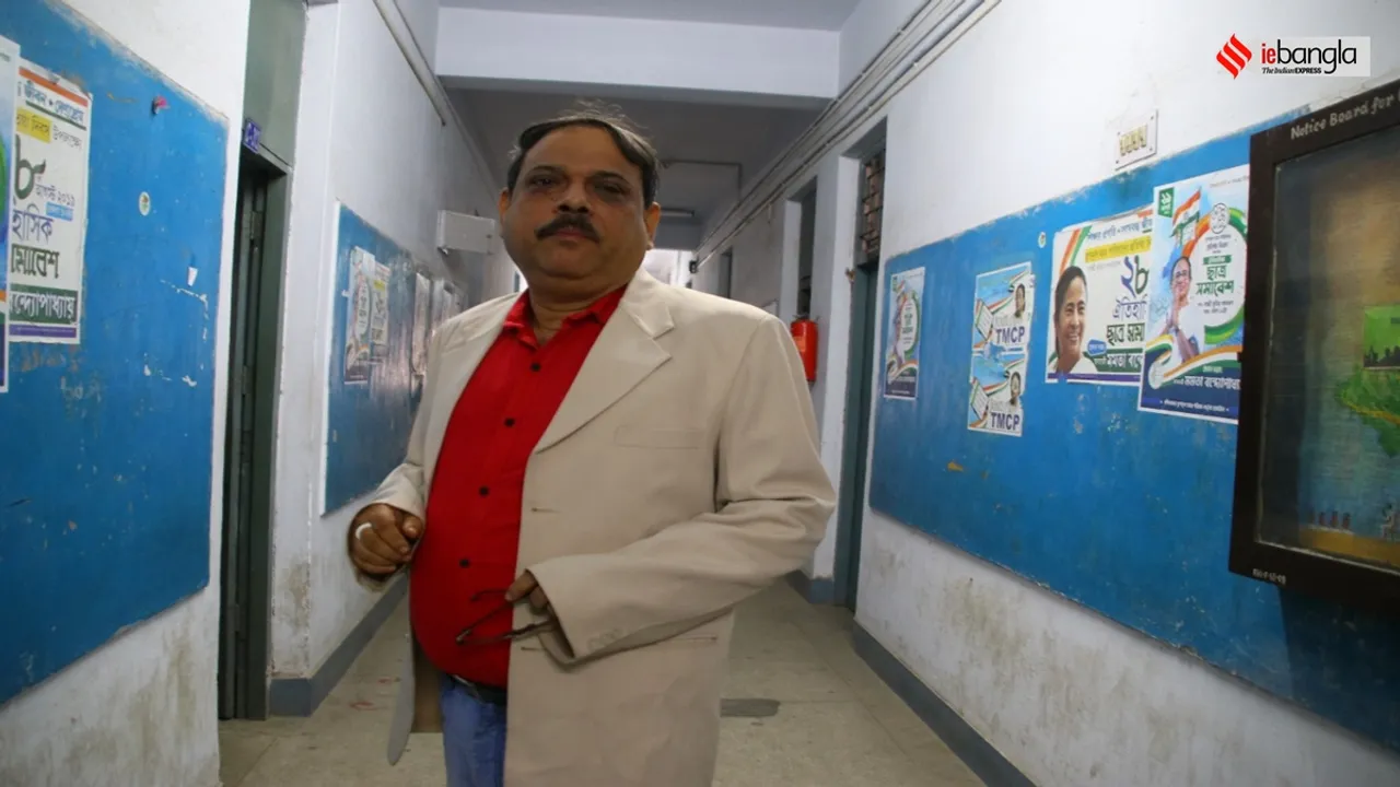 Political analyst Biswanath Chakrabortys analysis on contemporary politics of West Bengal, বিজেপির 'ভোটের দাবি'কে বলে বলে গোল দিচ্ছে মমতার 'ভোট ভিক্ষা', দাবি বিশ্বনাথ চক্রবর্তীর