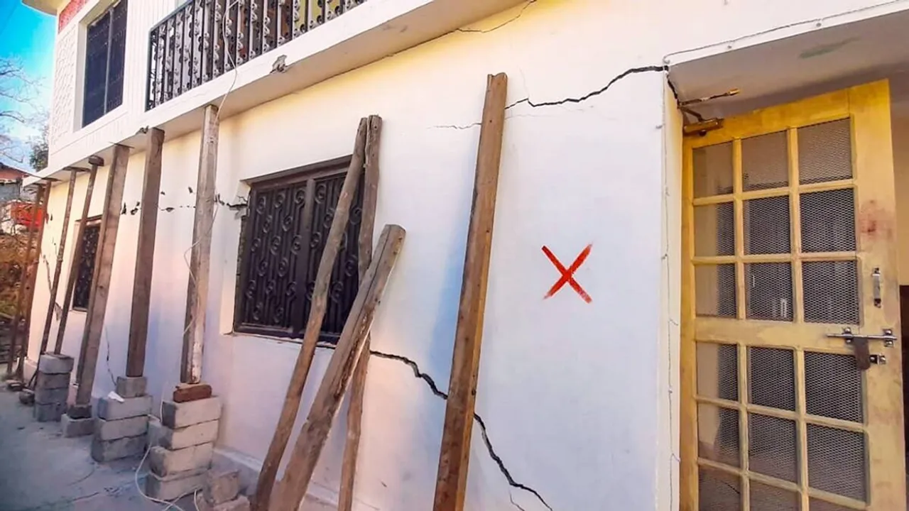 joshimath crisis, joshimath sinking, joshimath demolition, Cracks in Karnaprayag, Karnaprayag sinking, Karnaprayag land subsidence, joshimath hotel demolition, joshimath land subsidence, joshimath news, uttarakhand news, news, latest news, news today