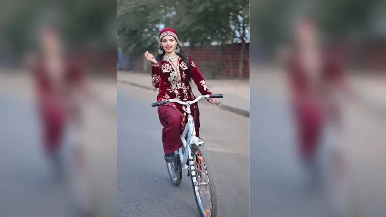 patli kamariya dance video, Trending Video, Patli kamariya Dance, Cycle dancing, Trending News in Hindi, Trending Latest News, Trending News photos, Trending News Videos, Breaking Trending News hindi, Latest Trending News in Hindi, Trending news, Trending