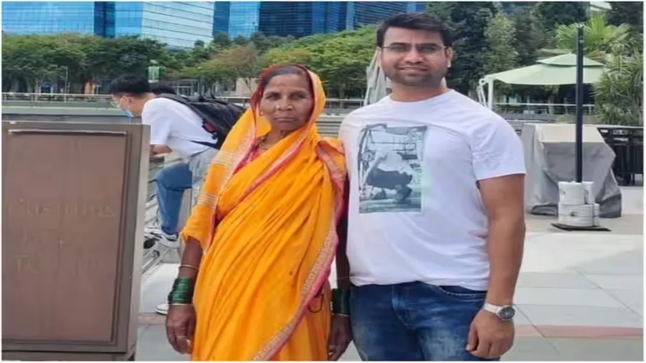 Offbeat News, Singapore, trending news, Viral news, Linkedin, Social Media, Facebook, Instagram, Man takes his mom to Singapore, Dattatray J