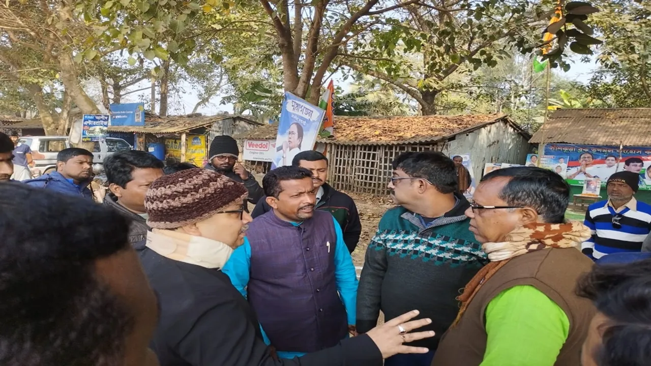 again panskuras local people showed protest infront of kunal ghosh, পাঁশকুড়াতেই ফের বিক্ষোভের মুখে 'দিদির দূত' কুণাল, নগ্ন তৃণমূলের কোন্দল