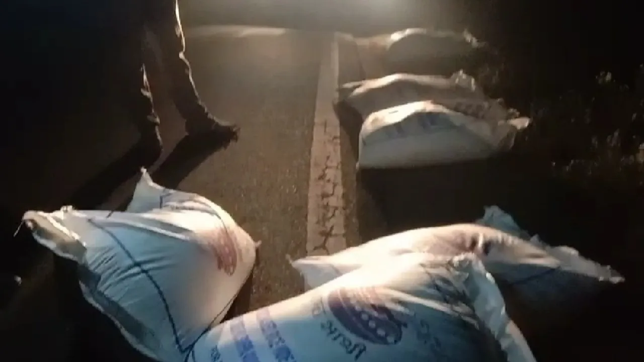 A few sacks of khadya sathi project rice fell on the streets of Jamalpur