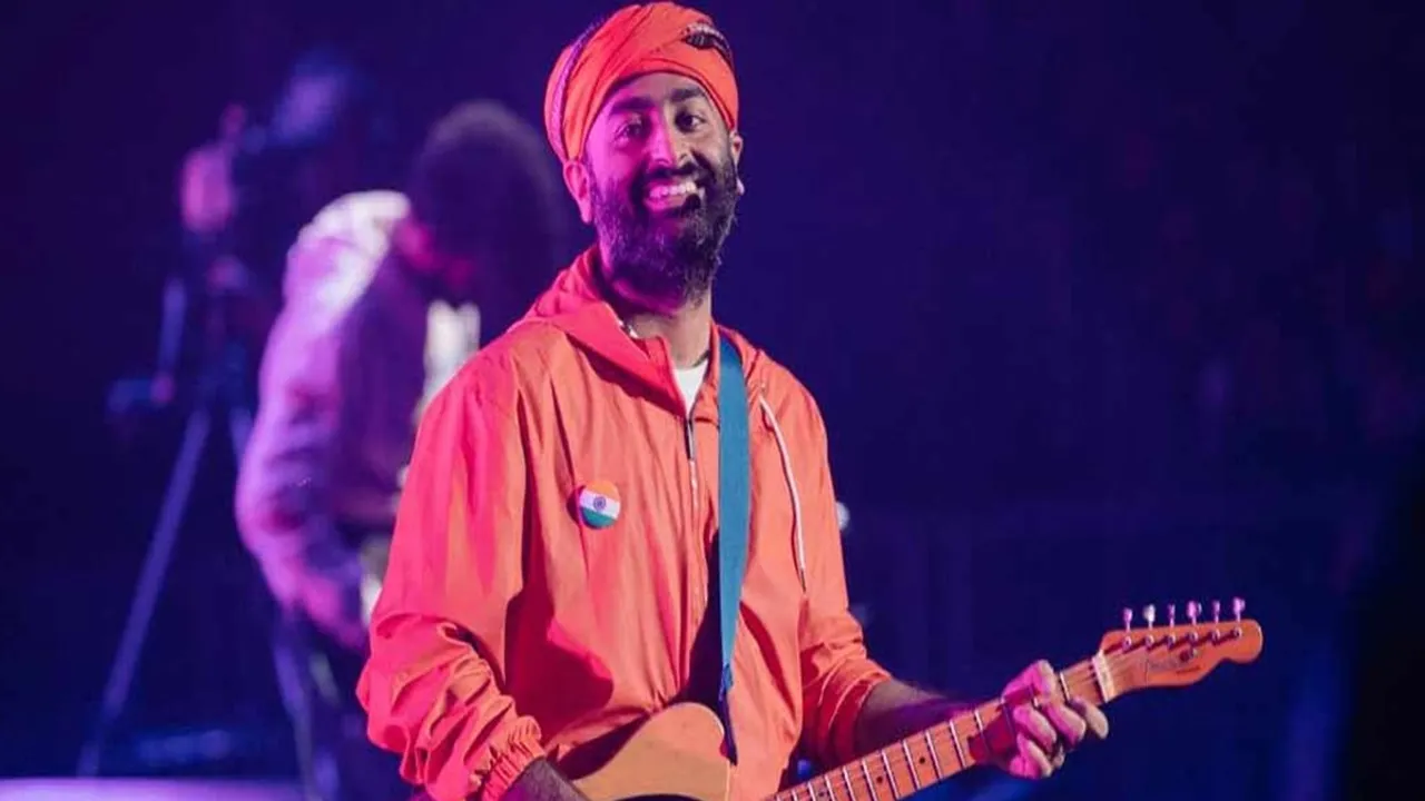 arijit singh, arijit singh kolkata concert, arijit singh song, arijit singh mon re krishi kaj jano na, arijit singh controversy, arijit singh kolkata concert moments, arijit singh sings ramprasad songs, অরিজিত সিং, অরিজিতের কলকাতা কনসার্ট
