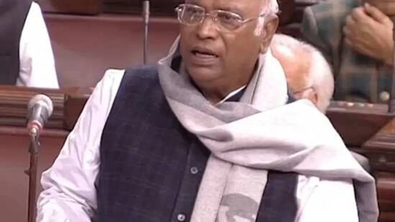 Louis vuitton,mallikarjun kharge louis vuitton scraf,louis vuitton scarf mallikarjun kharge,PM Modi jacket,modi jacket vs kharge scarf,Kharge scarf pric"