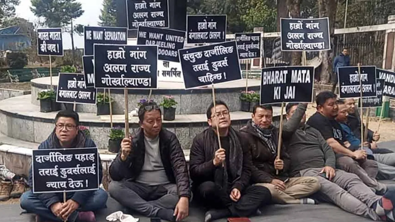 gorkhaland supporters calls strike in darjeeling and kalimpong , পাহাড়ে সিঁদুরে মেঘ! মাধ্যমিকের শুরুর দিনই বনধের ডাক