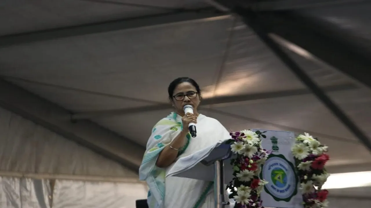 mamata banerjee slams modi government from medinipur , 'জীবনটাই অনলাইন করে দিতে চাইছে!', তোপ মমতার