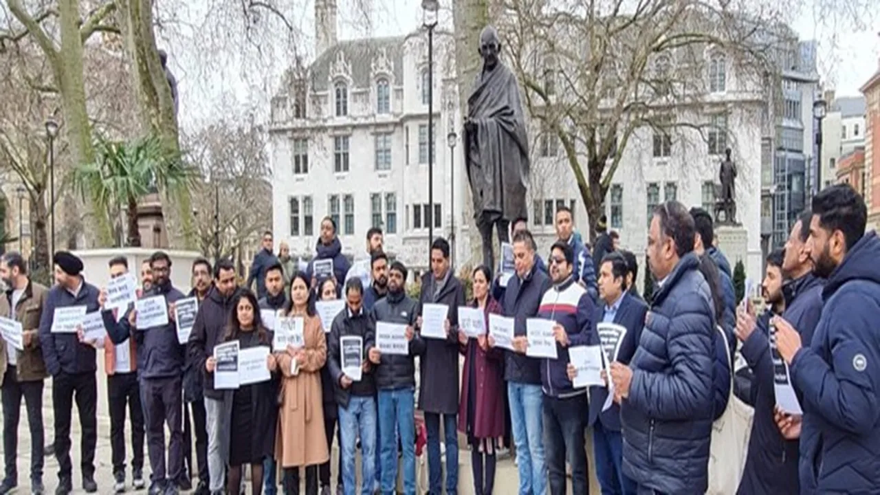 congress,Congress MP,London,MODI SURNAME,Rahul Gandhi,কংগ্রেস,কংগ্রেস সাংসদ,মোদী পদবী মামলা,রাহুল গান্ধী
