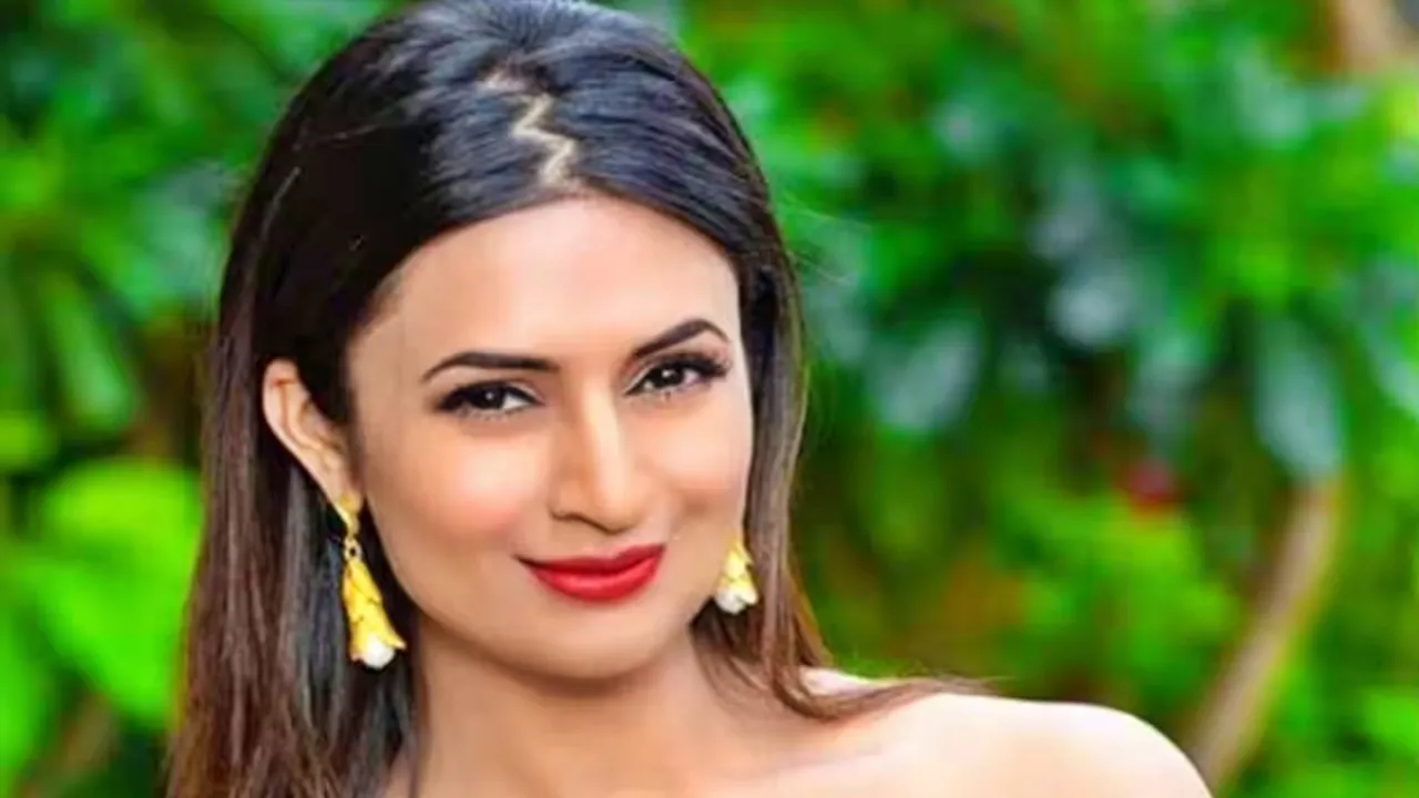 Divyanka Tripathi, Divyanka Tripathi trolled, Delhi earthquake, earthquake news, Hindi Television, actress Divyanka Tripathi, দিব্যাঙ্কা ত্রিপাঠি, দিল্লি ভূমিকম্প, হিন্দি টেলিভিশন, টেলিভিশনের খবর, বলিউডের খবর