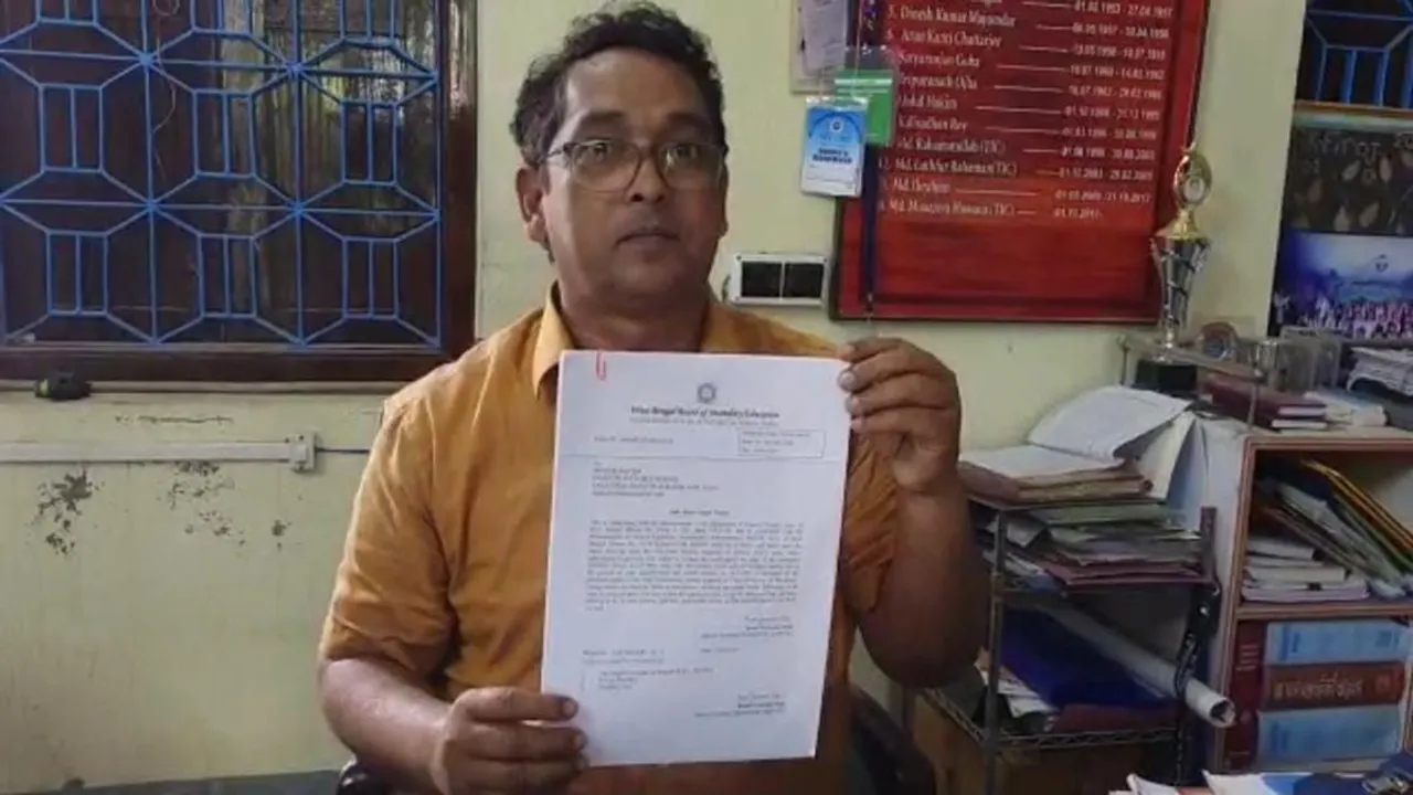 Even though he was present at school on the day of strike a showcause letter came to tmc office against teacher , ধর্মঘটেও ছিলেন স্কুলে, তবুও শিক্ষকের বিরুদ্ধে শোকজ চিঠি তৃণমূল দফতরে!