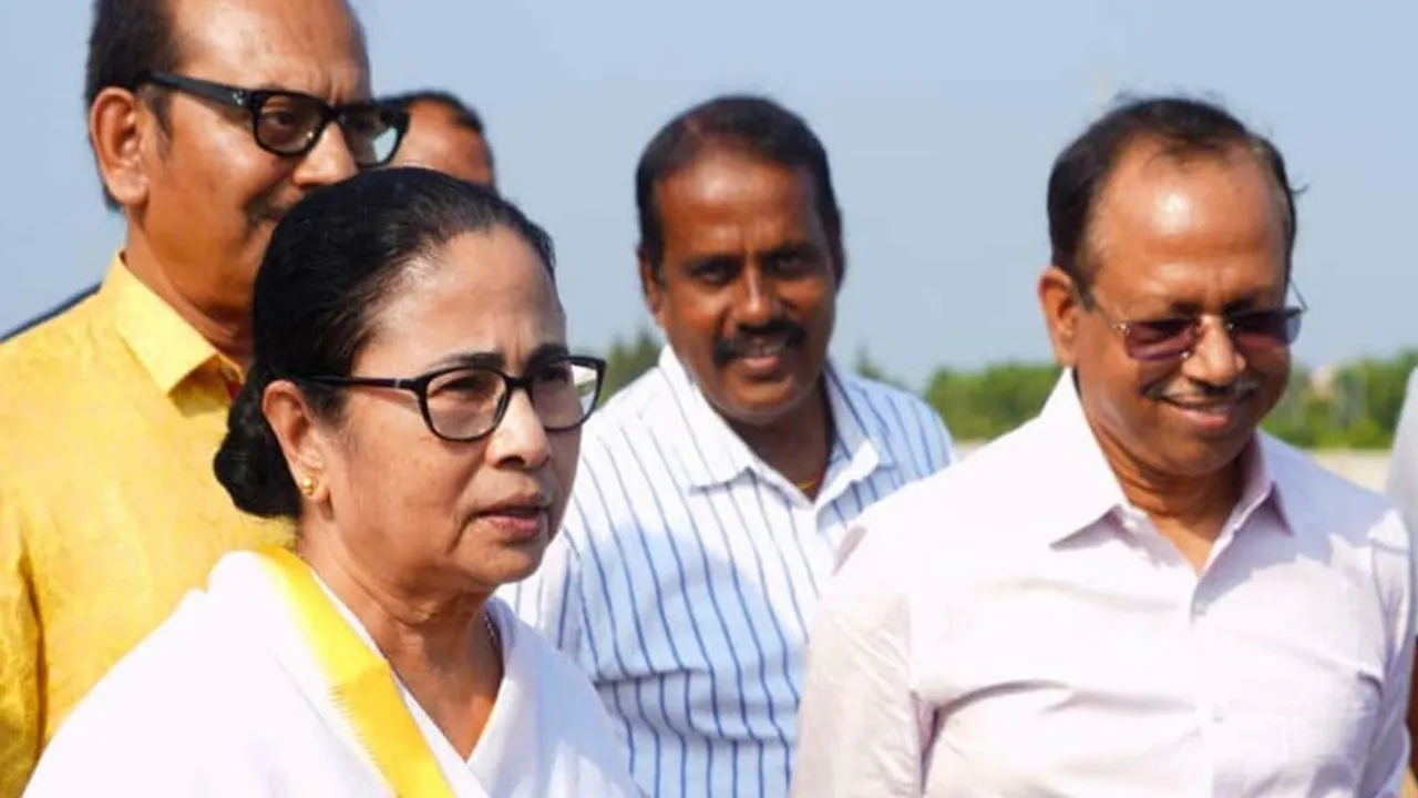 mamata banerjee puri guest house land visit , 'জমি দেখুন্তি, পছন্দ হুন্তি', পুরীতে 'বাংলা নিবাসে'র জমি দেখে বললেন মমতা