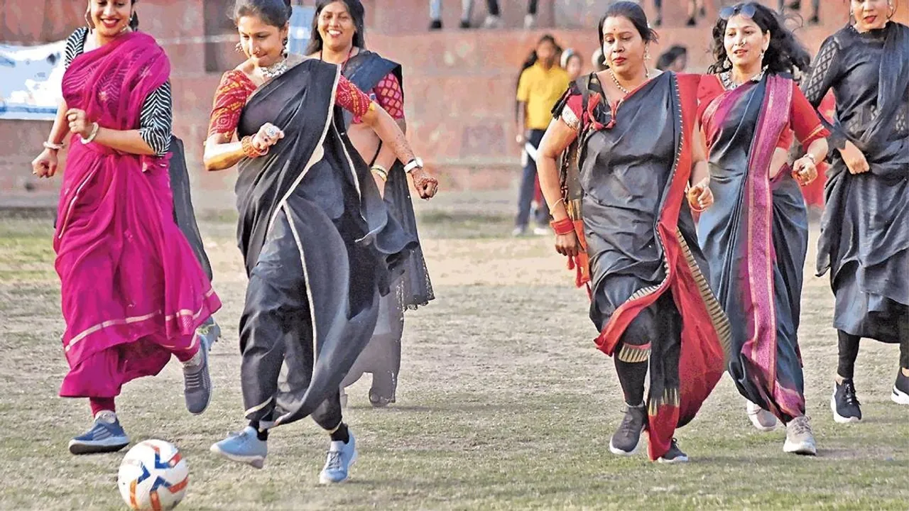 Goal in saree tournament, Women in Gwalior play football in saree, women in saree playing football, indian express" />
