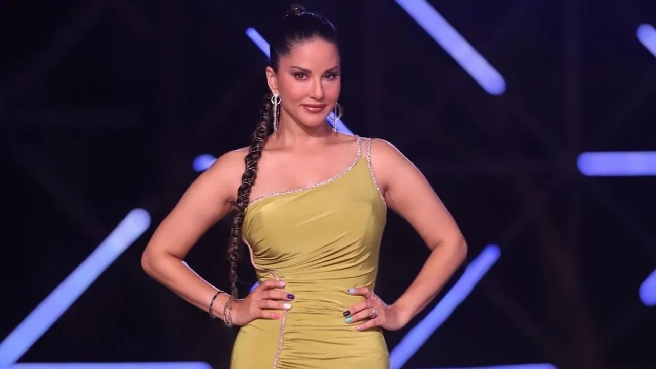 sunny leone, sunny leone photoes, sunny leone credit card