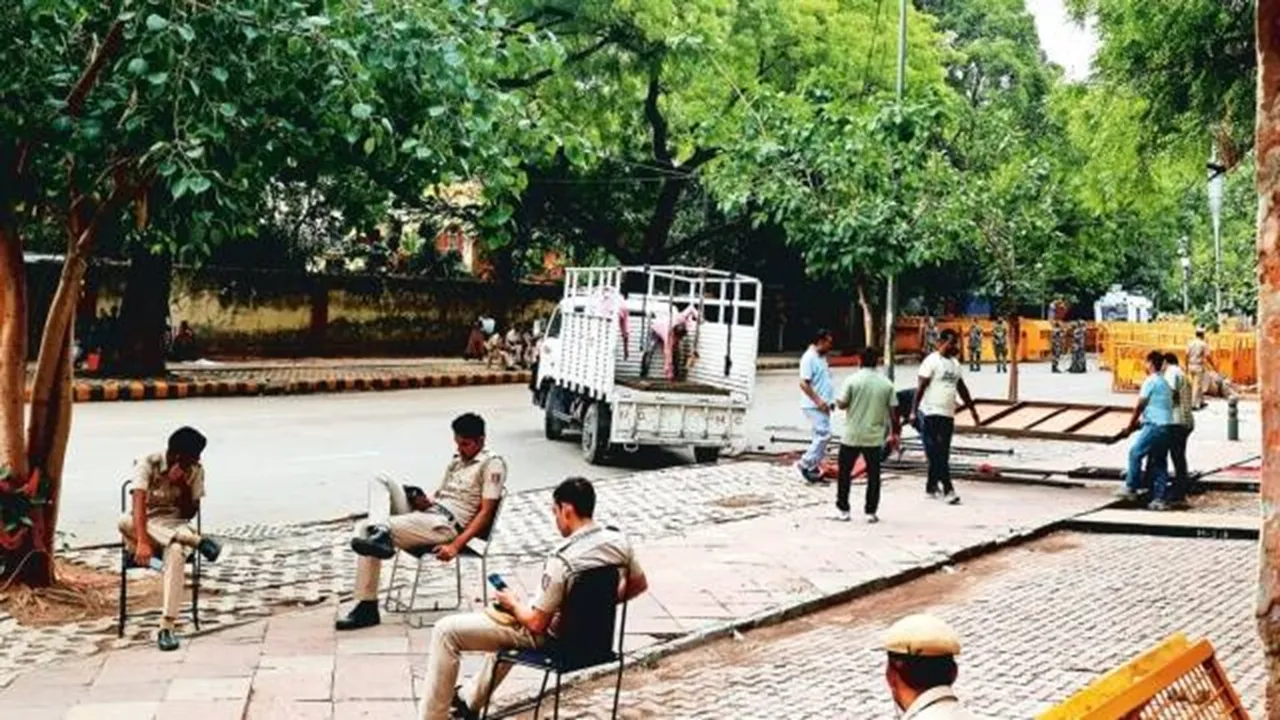 wrestlers protest, wrestlers protest site cleared, Jantar Mantar, Vinesh Phogat, Sakshi Malik, Brij Bhushan Sharan Singh, Brij Bhushan sexual harassment, Brij Bhushan police complaint, women wrestlers, BJP MP, Wrestling Federation of India, WFI president, Wrestling News, Sports News, Indian Express"