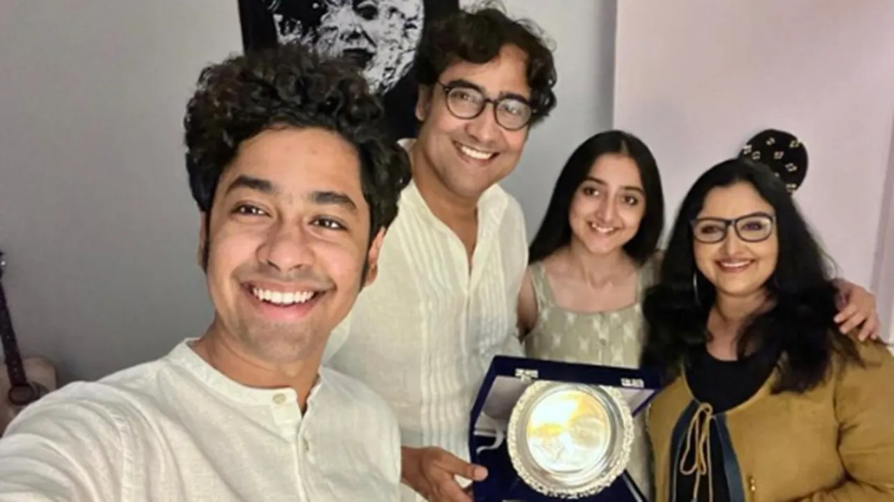 kaushik sen, riddhi sen, kaushik sen got award, kaushik sen tollywood, kaushik sen news, tolly news, tolly world, tollywood news, tollywood talk, indian express news, indian express entertianment news, express entertianment news, tollywood news, tolly world, আজকের বিনোদন, বিনোদন
