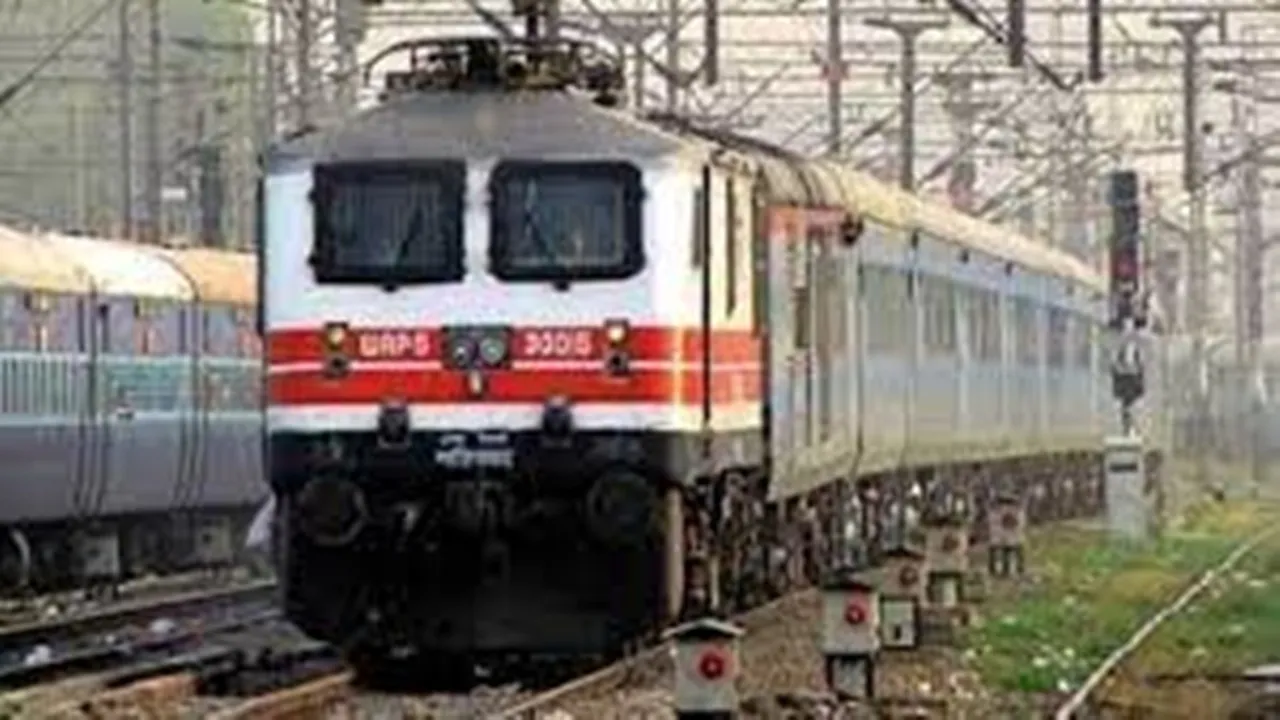 howrah puri superfast express accident
