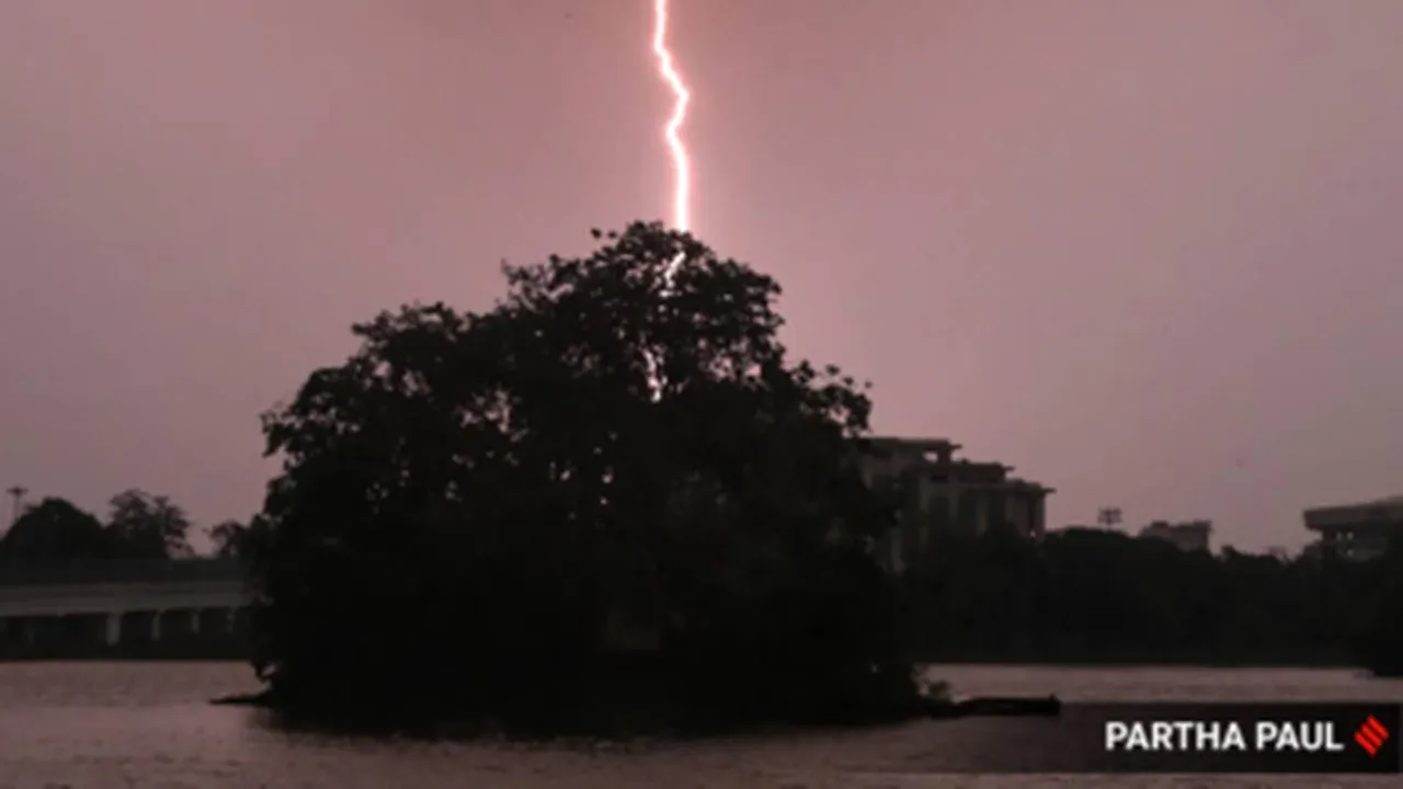 Maldah: Thunderstrike kills 3, 19 injured
