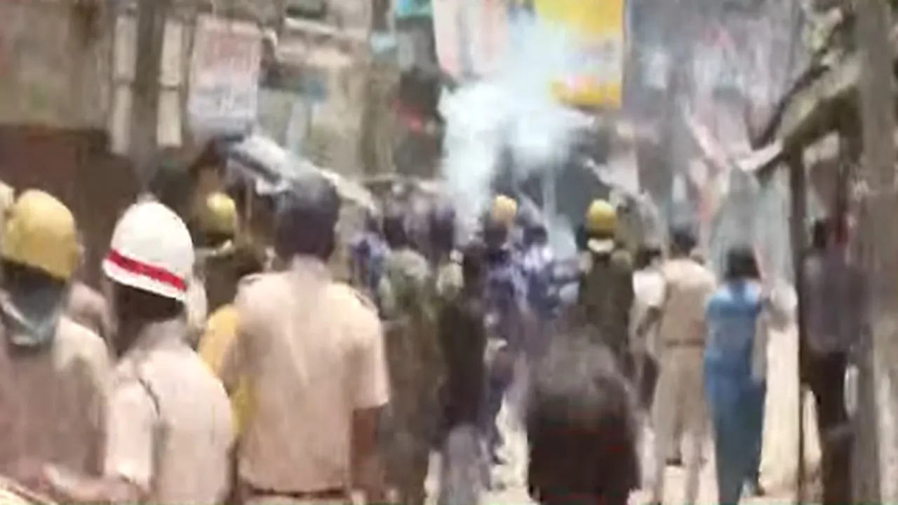 panchayat election 2023 bhangar bombing isf tmc , ভাঙড়ে ধুন্ধুমার, বিডিও অফিসের কাছে মুড়ি-মুরকির মত বোমাবাজি, ভয়ে পিছল পুলিশ