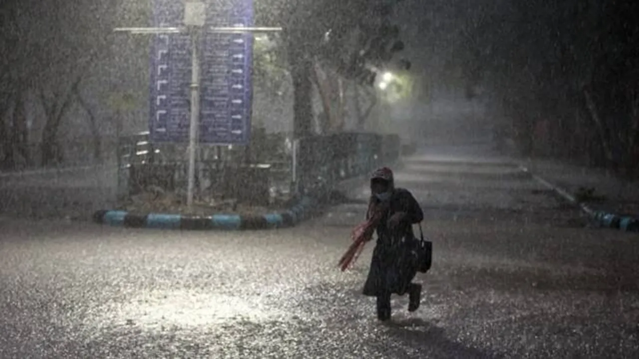 cyclone biparjoy, cyclone biparjoy landfall, gujarat cyclone, gujarat cyclone news, gujarat rains, gujarat cyclone landfall, cyclone biparjoy landfall, imd, imd weather forecast, gujarat weather, mumbai weather, cyclone, indian express news