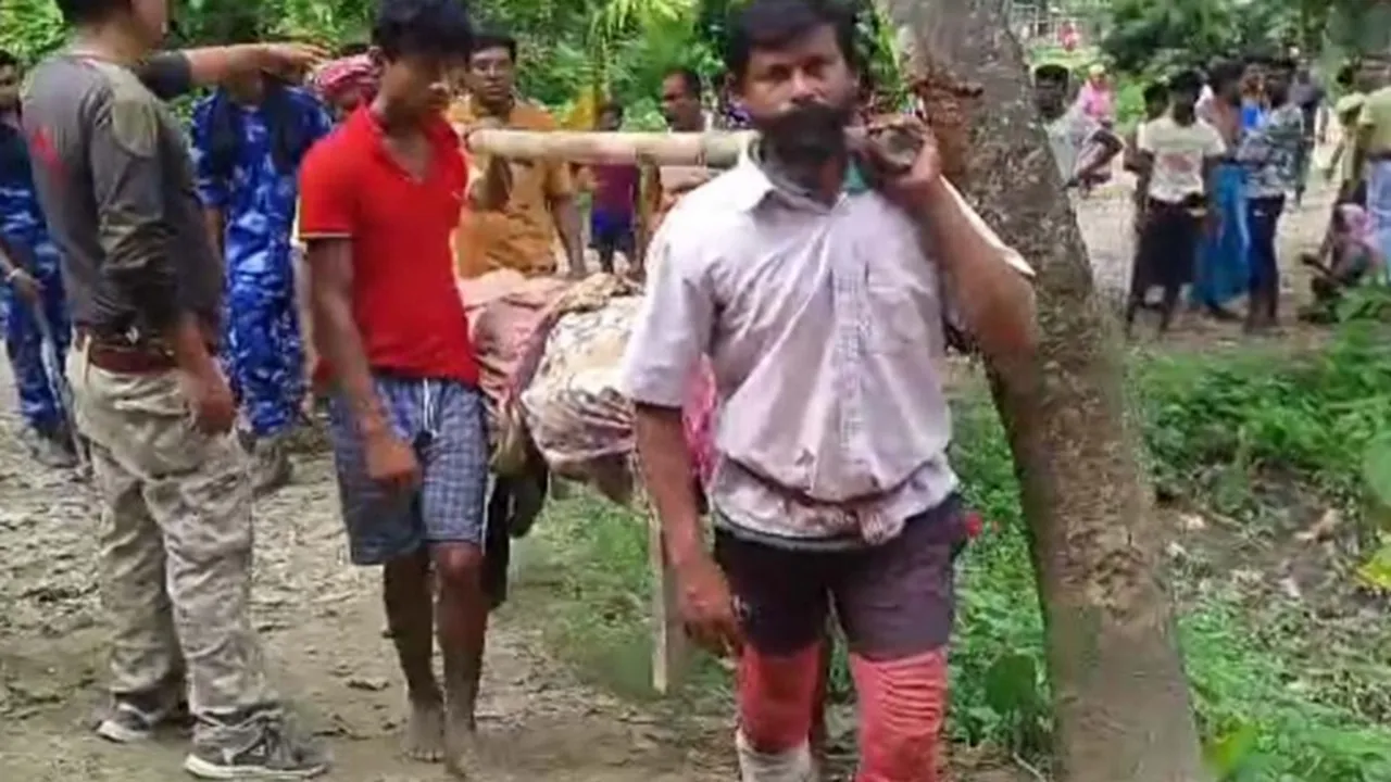 coochbehar dinhata tmc worker babu haque shot dead before panchayat election 2023 , মমতার সফরের মাঝেই কোচবিহারে বেলাগাম হিংসা, গুলিতে নিহত এক তৃণমূল কর্মী, জখম ৭