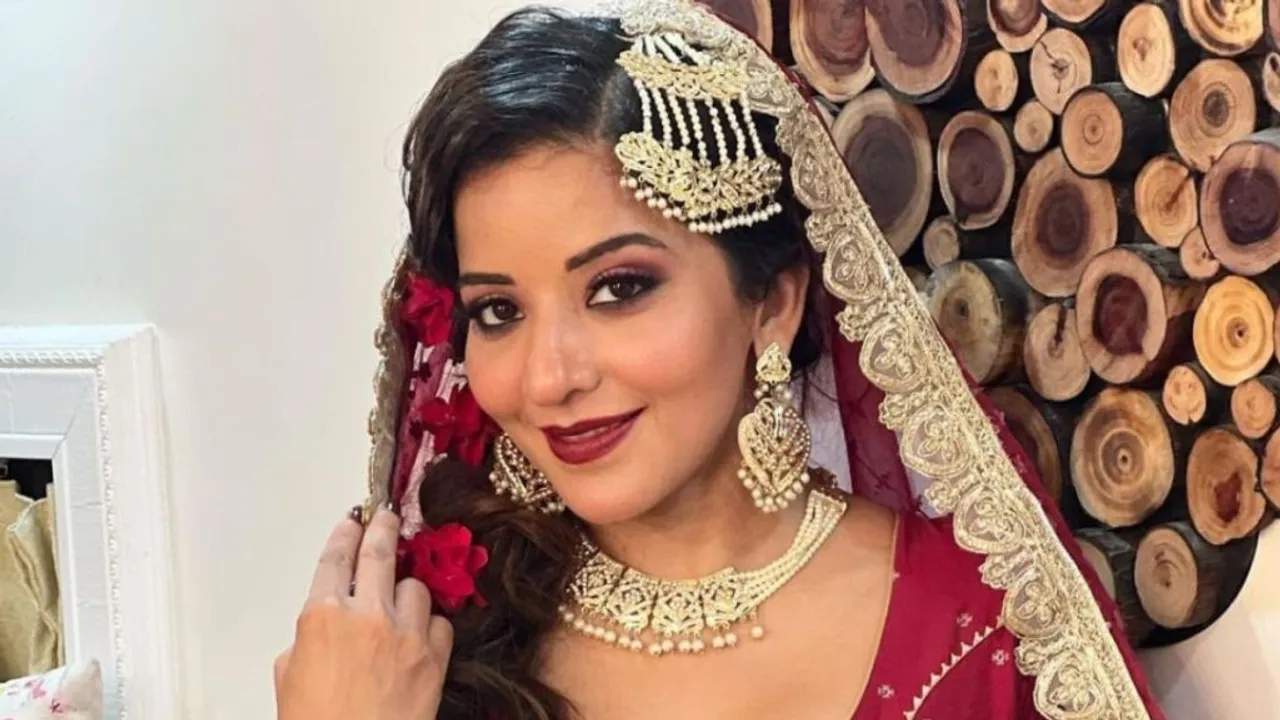 Mona Lisa Latest Photos