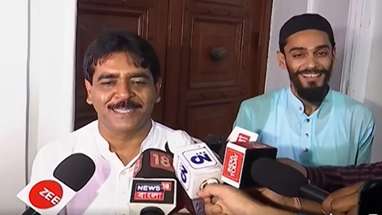 shaukat molla naushad siddiqui is smiling alongside in the assembly , হাসি মুখে পাশাপাশি নৌশদ-শওকত