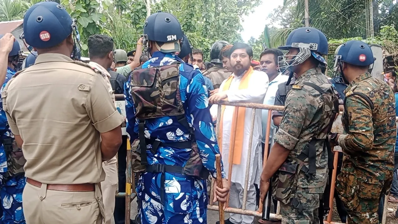 cooch Behar Union Minister Nishith Pramanik bombing panchayat election clash , স্ক্রুটিপর্বেও বেলাগাম হিংসা, কেন্দ্রীয় মন্ত্রীর সামনেই বোমাবাজি, গাড়ি নিশানা করে তির হামলা
