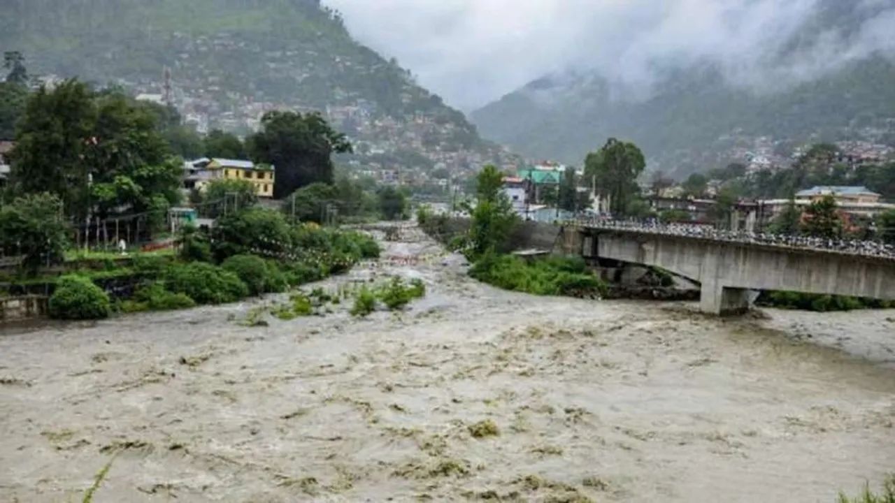 North Sikkim flood, Flash flood Sikkim, heavy rains in North Sikkim, National Highway submerged, flood in Sikkim,