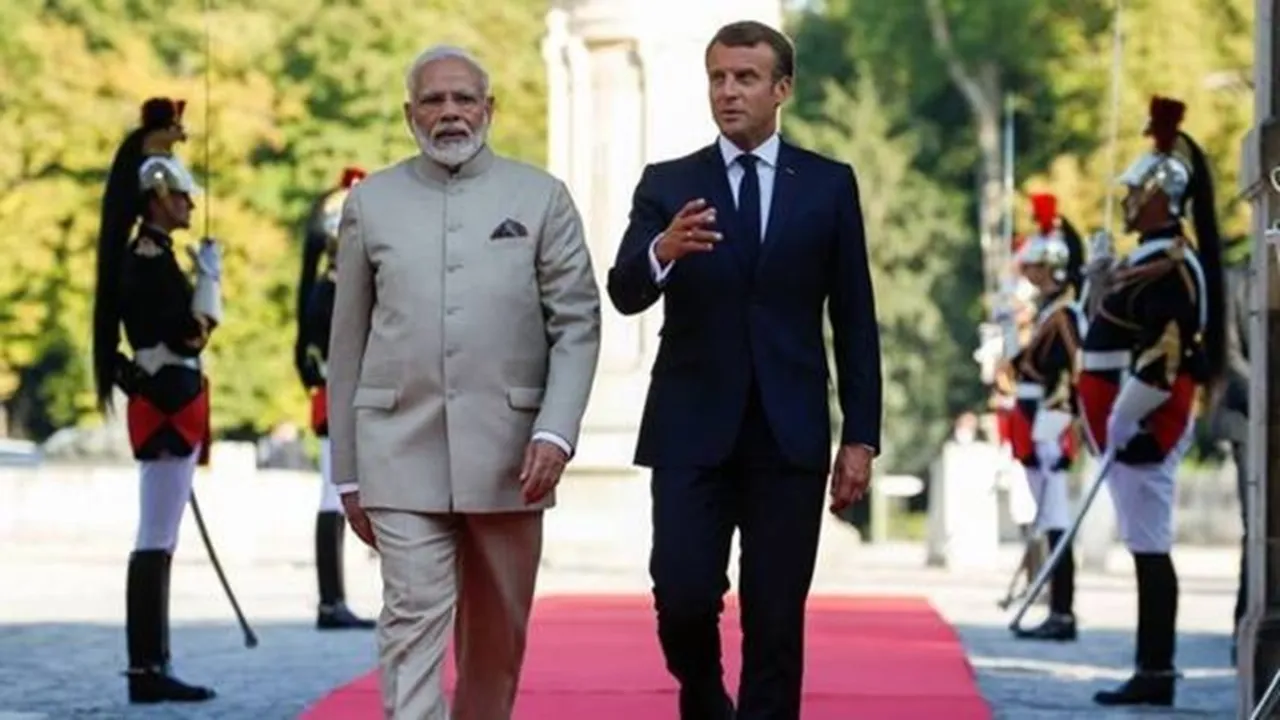 Narendra Modi, Narendra Modi Paris visit, Emmanuel Macron modi meet, Modi Bastille Day Parade, Bastille Day Parade, india france relations, modi in france, modi in paris, modi macron, Bastille Day Parade paris, Bastille Day Parade modi,indian express
