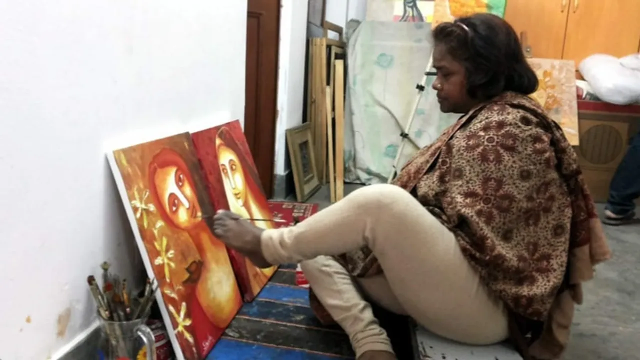 Foot Artist, Foot painter, painting with Foot, Sheela Sharma, motivational story, Lucknow news, Lucknow news in Hindi, Lucknow latest news in Hindi, Lucknow top stories, success story,