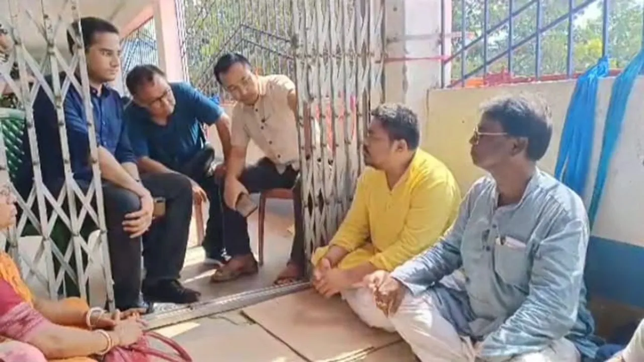 bjp dharna at maldah gajole strongroom