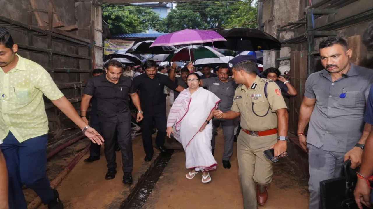 cm mamata banerjee visits howrah mangla haat wholesale market