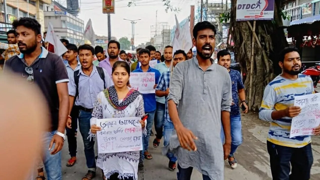 bombing in diamond harbour police arrest sfi state president pratikur rahaman , গ্রেফতার বাম ছাত্রনেতা প্রতিকূর রহমান