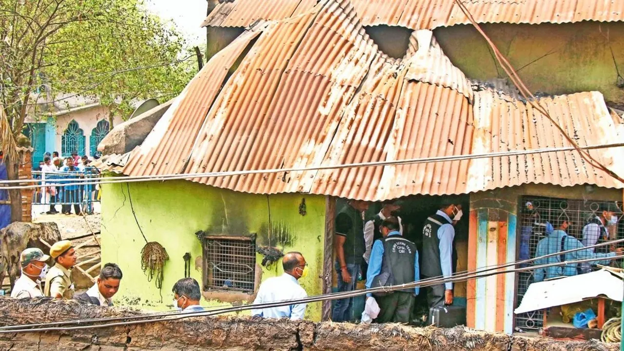 bombs recovered from bogtui near lalan sheikhs house who died in cbi custody , বগটুইয়ে সিবিআই হেফাজতে মৃত লালন শেখের বাড়ির চত্বর থেকে থেকে বোম উদ্ধার