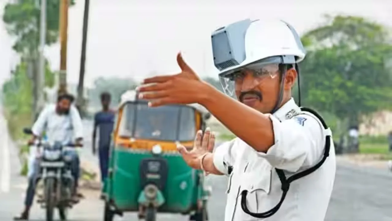 ahmedabad news, traffic, traffic safety, heat, heat wave, Ahmedabad traffic cops, Ahmedabad news, Gujarat news, India news, Indian express, Ahmedabad traffic police, Ahmedabad traffic cops wear ‘AC helmets’,Indian express India news, Indian express