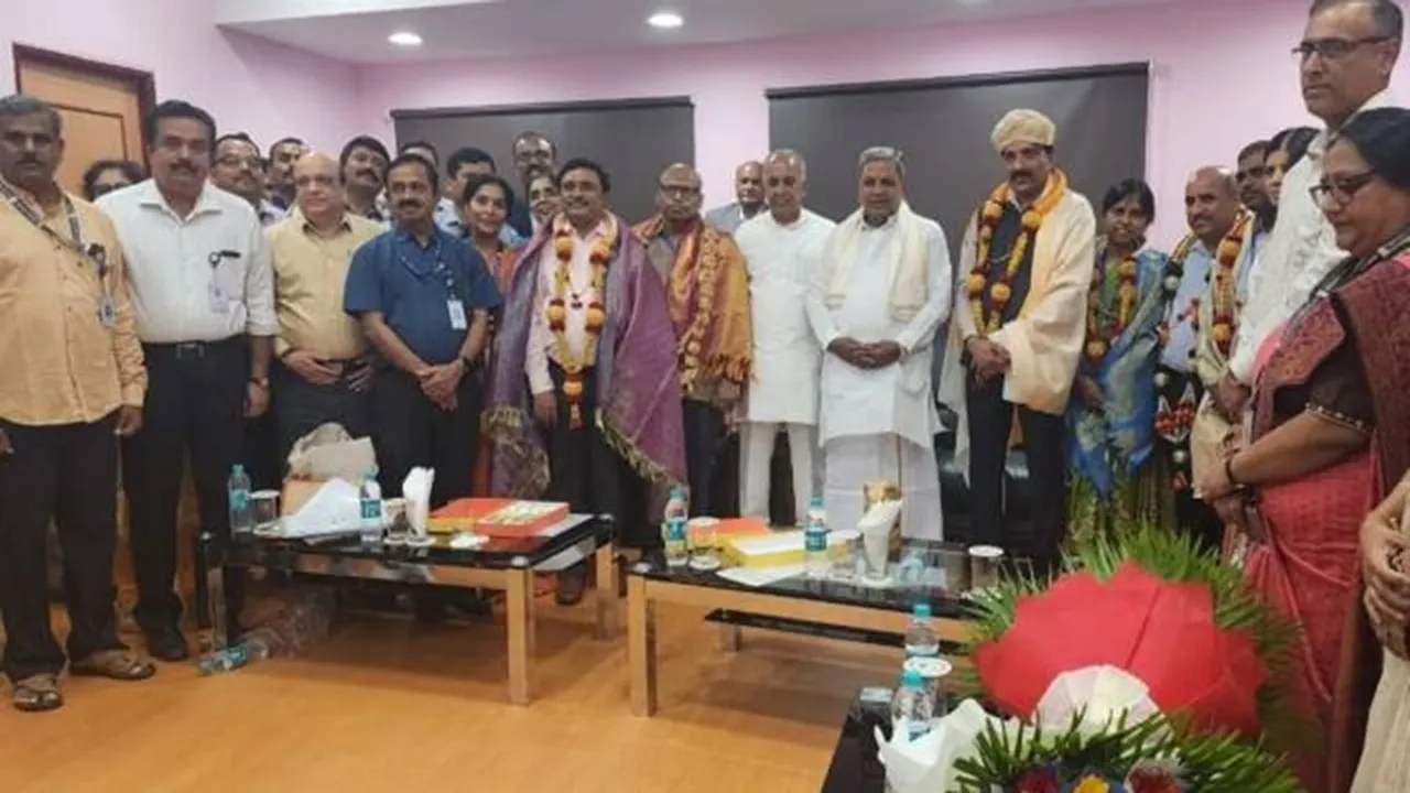 ISRO, chandrayaan-3, ISRO Bengaluru, Bengaluru news, Siddaramaiah, Karnataka CM Siddaramaiah to felicitate ISRO scientists, ISRO Chandrayaan, Chandrayaan mission, India in moon, moon, Siddaramaiah news, Karnataka news, Karnataka news Indian Express