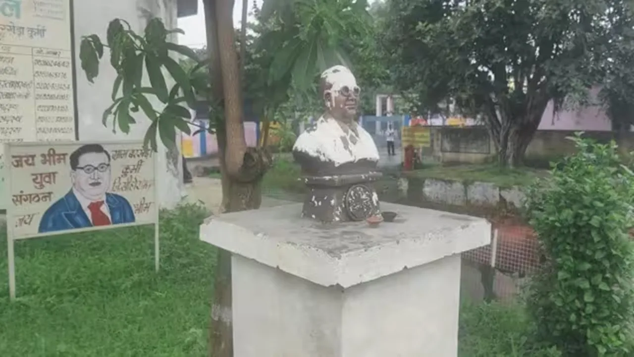 Bajrang Dal, Bajrang Dal activists, Ambedkar bust vandalised, Ambedkar bust damaged, Bhim Rao Ambedkar, Indian Express, India news, current affairs