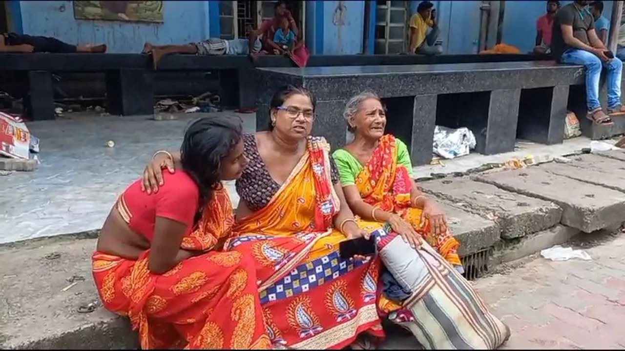 Dengue or unknown fever conflicting claims by hospital authorities and family of the deceased , ডেঙ্গি নাকি অজানা জ্বর, তৃতীয় শ্রেণির ছাত্রের মৃত্যুতে প্রবল টানাপোড়েন!