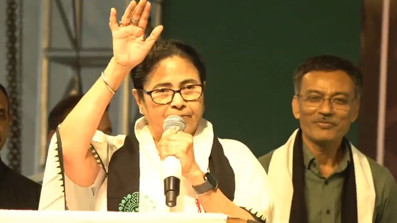 What did Mamata Banerjee says to Neetu Sarkar while talking about East Bengals derby win , ইস্টবেঙ্গল কর্তা ডার্বি জয়ের কথা স্মরণ করাতেই কড়া সুর মমতার! নীতু-কে কী বললেন?