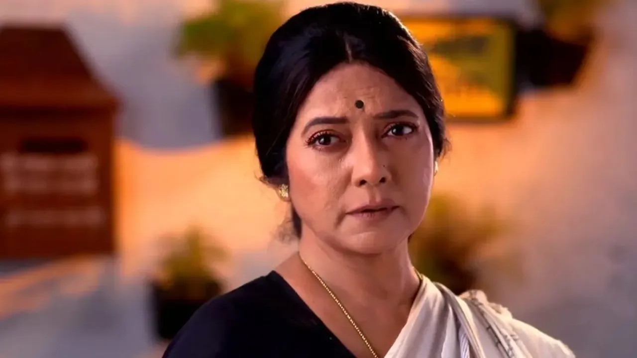 Rita dutta Chakraborty as shimuls mother in law kar kache koi moner kothaa