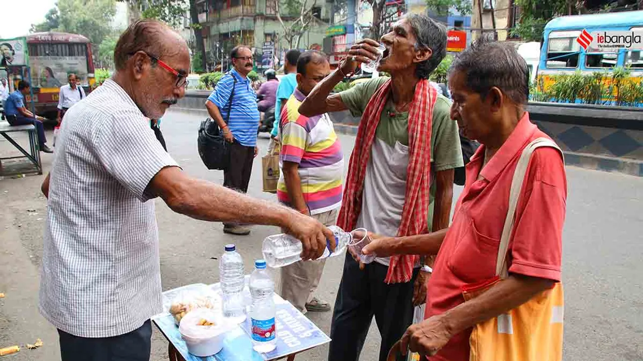 rahul amin gave water to passers by