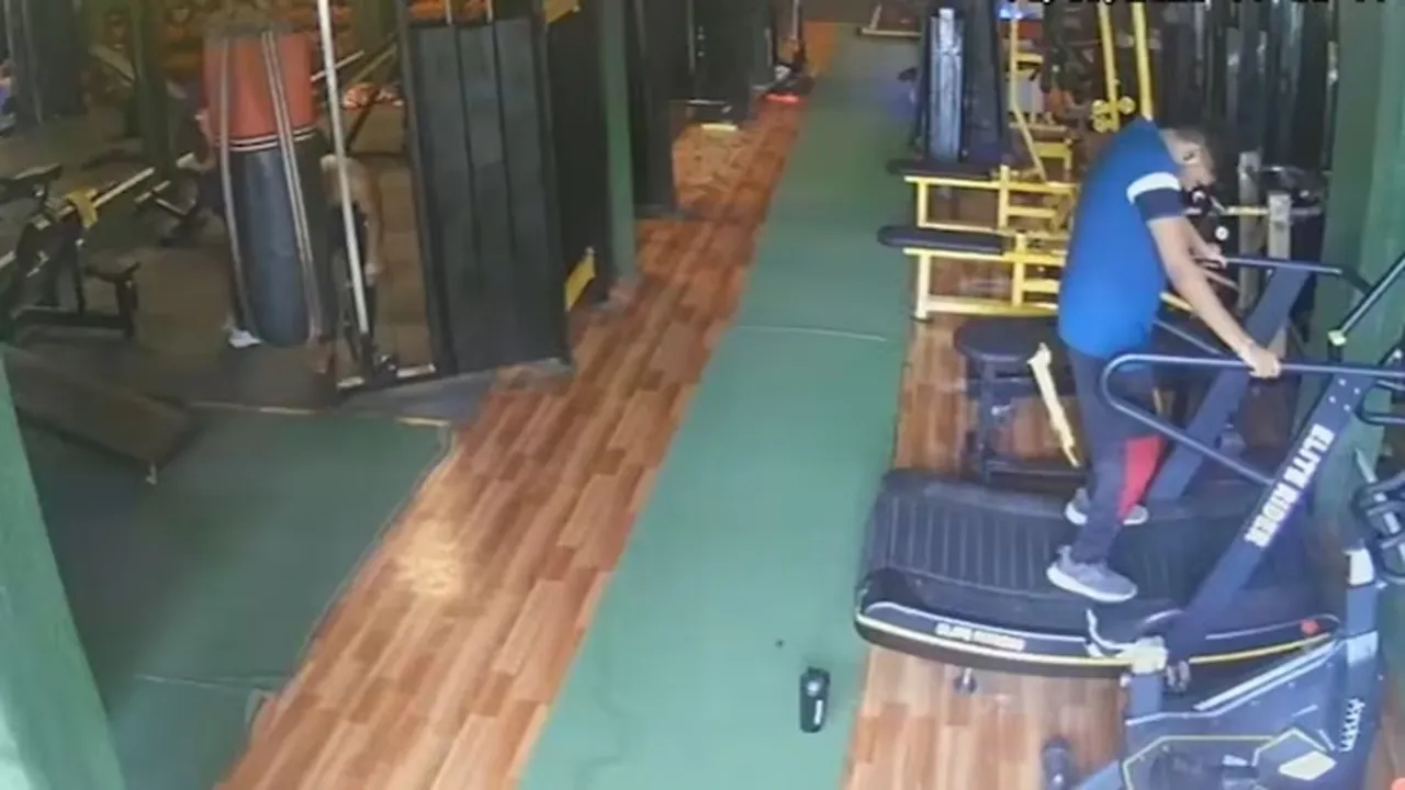 UP Ghaziabad, ghaziabad man suffered a heart attack, gym heart attack video, ghaziabad man treadmill attack, Ghaziabad gym death video, gym work out death news, gym treadmill death, man dies working out, man treadmill video, man suffers cardiac arrest in gym, man dies in gym, man gym heart attack man"