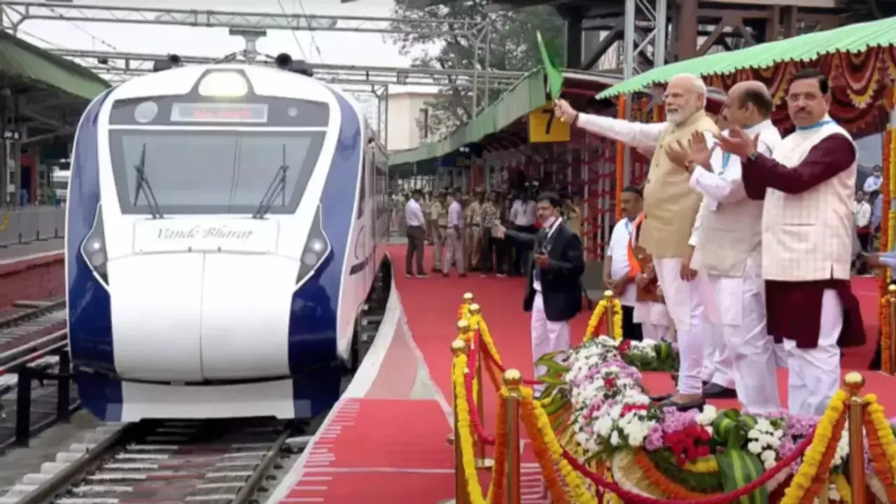 PM Modi,Vande Bharat Express,Video Conferencing, High Speed Trains, Prime Minister Narendra Modi,Vande Bharat trains,South Central Railways,vande Bharat Express trains,vande bharat trains festival season,vande bharat price, rime minister narendra modi,Semi High Speed Train,Vande Bharat Express,Vande Bharat Train