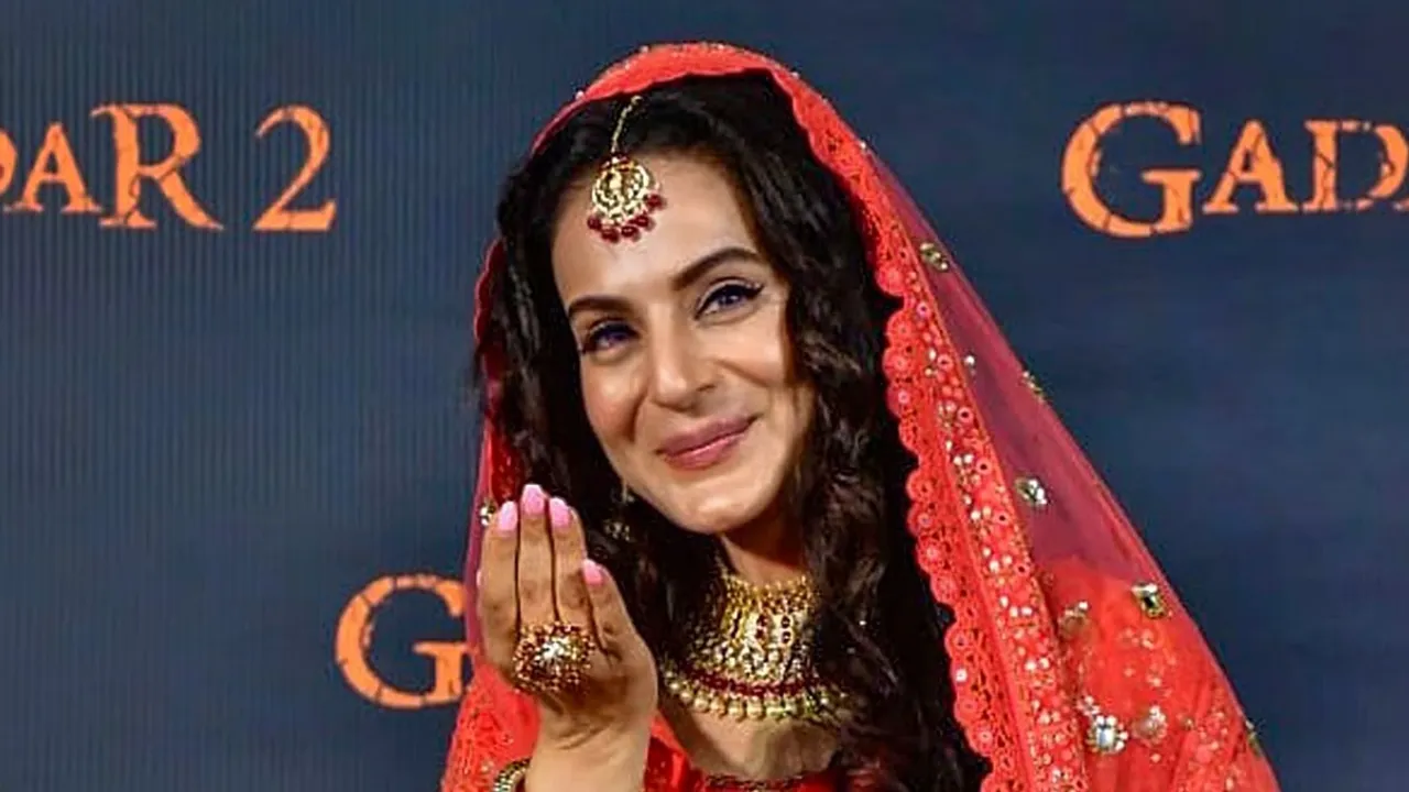 amisha patel, amisha patel news, amisha patel gadar 2, amisha patel bollywood, amisha patel movies, amisha patel flops, amisha patel kaho na pyaar hai, gafdar 2, gadar 2 box office collection, trending news, trending news today, trending news update, viral story, tollywood news, entertainment news, latest entertainment news, বিনোদন, আজকের বিনোদনের খবর, ie entertainment news, entertainment update, Indian express entertainment news, আজকের বাংলা খবর, bangla news today, today bengali news