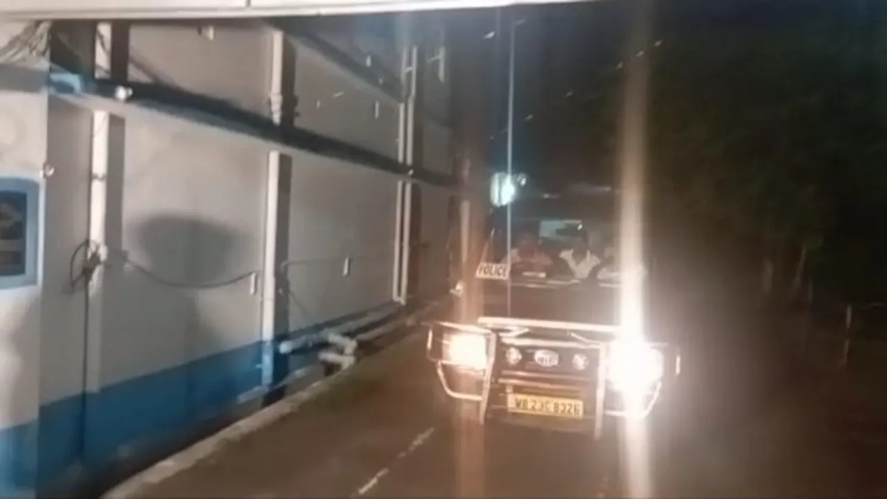 police rescued peacock and hawlk from a house in jayanagar