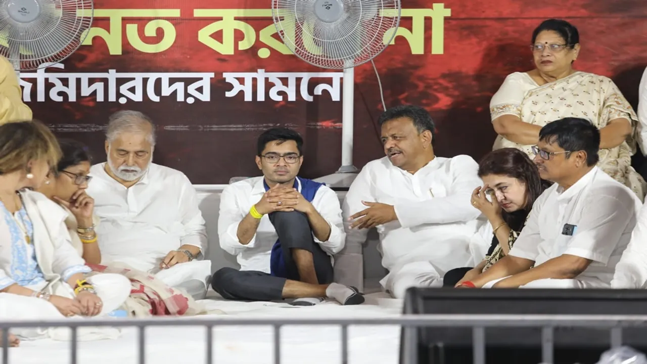 Abhishek In Dharna