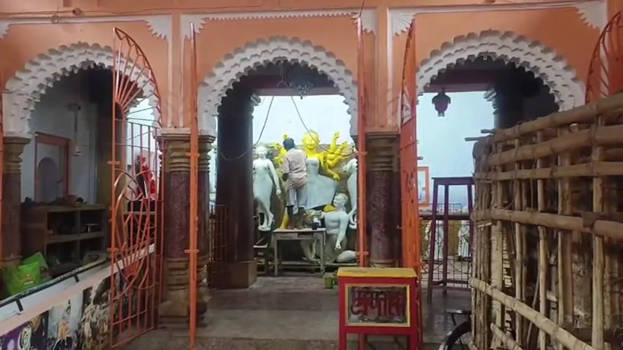 Maldah Adi Kansabanik Durgabari English Bazar durgapuja