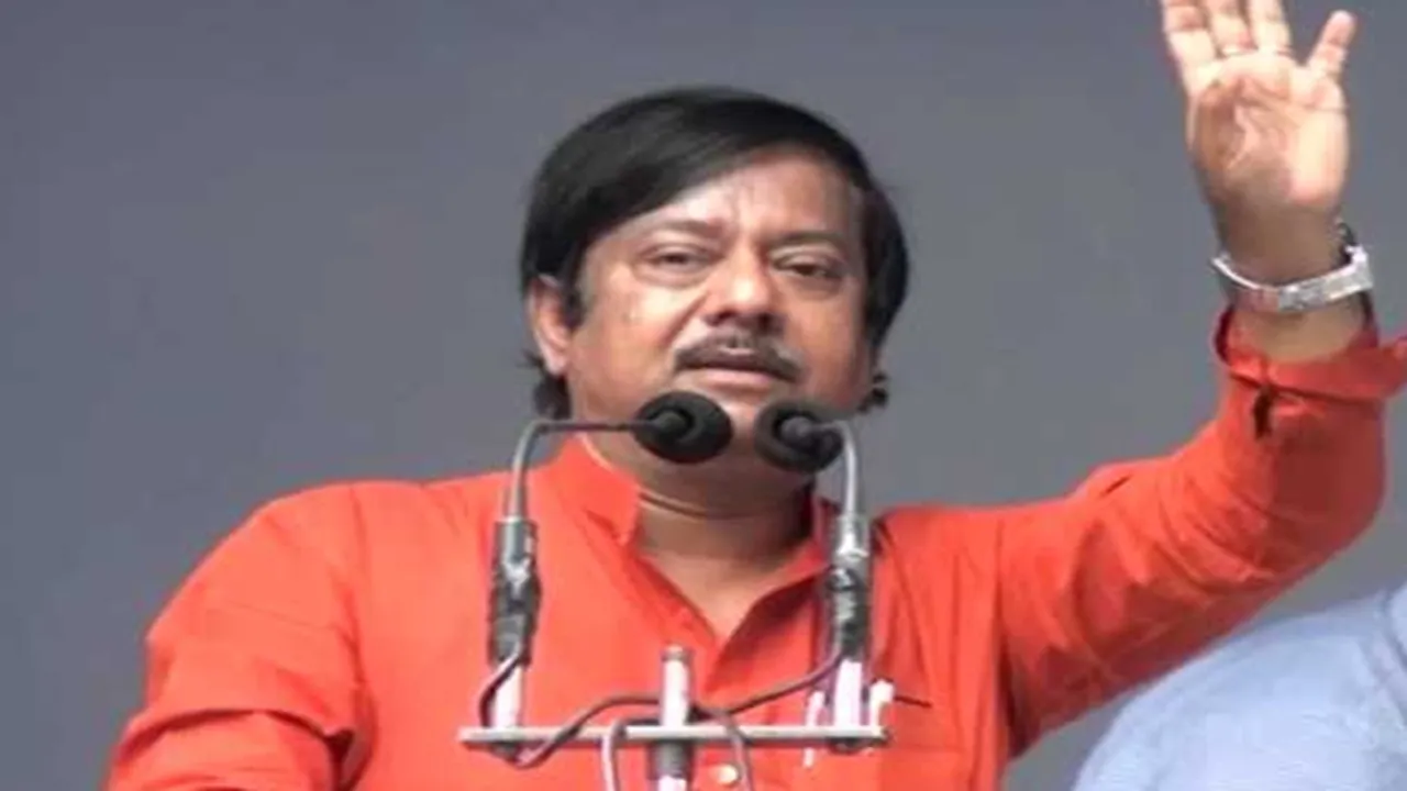 Jyotipriya Mallick is being treated by neurologists despite being admitted to the cardiology department of SSKM Hospital , কার্ডিও-তে ভর্তি হলেও বালুর মেডিক্যাল বোর্ডে নেই কোনও হার্ট স্পেশালিস্ট, মন্ত্রীর তত্ত্বাবধানে নিউরোলজিস্ট!
