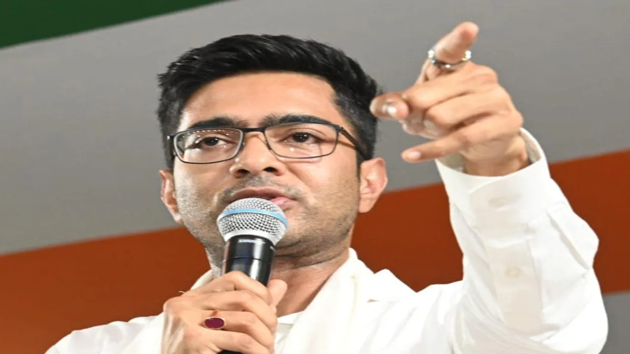 Abhishek Banerjee asked the deprived people to call Sukant Majumdar to collect the dues of Bengal , বাংলার বকেয়া আদায়ে সুকান্ত মজুমদারকে ফোন করতে বললেন অভিষেক ব্যানার্জী