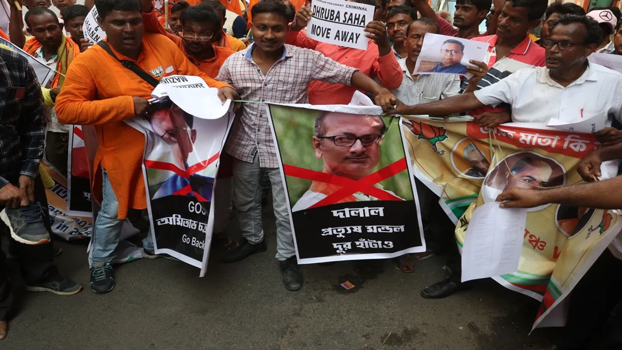 bjp workers of birbhum kicks sukant majumdar and amitabh chakrabortys poster at murli dhar sen lane , সুকান্ত-অমিতাভদের পোস্টারে লাথি, জুতোপেটা! নজিরবিহীন কাণ্ডে উত্তাল বিজেপির রাজ্য দফতর