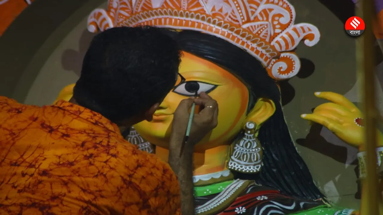 Why Goddess Durgas eyes are painted on Mahalaya day , কেন মহালয়ার দিনই হয় দেবী দুর্গার চক্ষুদান?